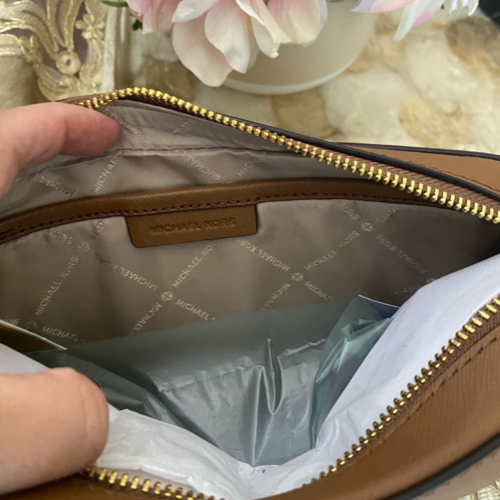 Michael Kors large Crossbody - Picture 8 of 11